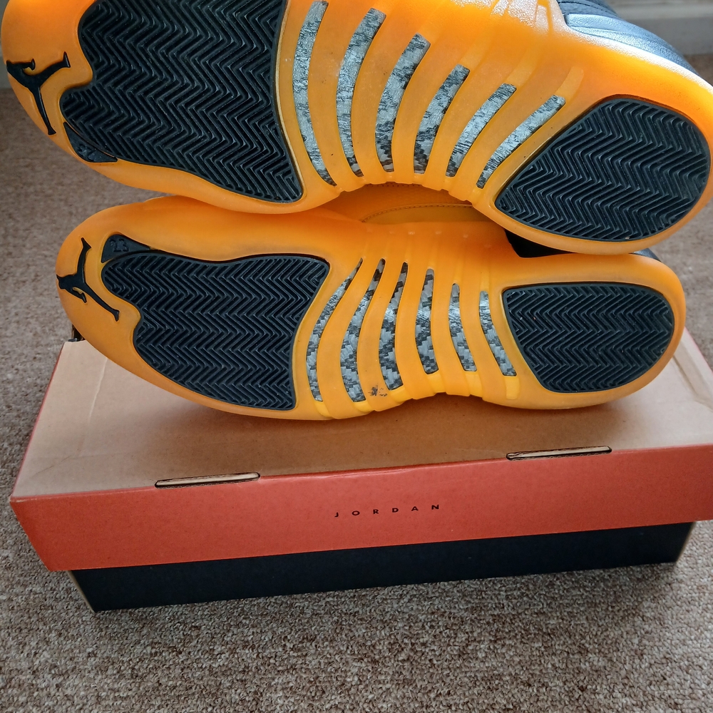 Size 10 Air Jordan 12 Retro University Gold - Picture 9 of 10